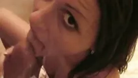 Plavuša je momku nap ...
