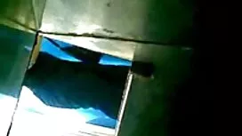 Čvrsti penis s ružič ...