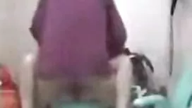 Plavuša se sexy vint ...