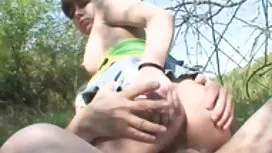 Seksi plavuša raduje ...