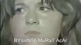 Prsata nimfa savlada ...