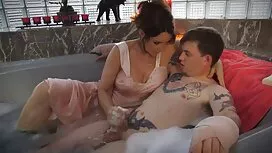Dvije ljubimice vrše ...