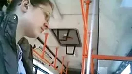 Mlade djevojke imaju ...