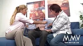 Dečki jebaju mladu d ...