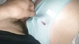 Djevojka pravi ugoda ...